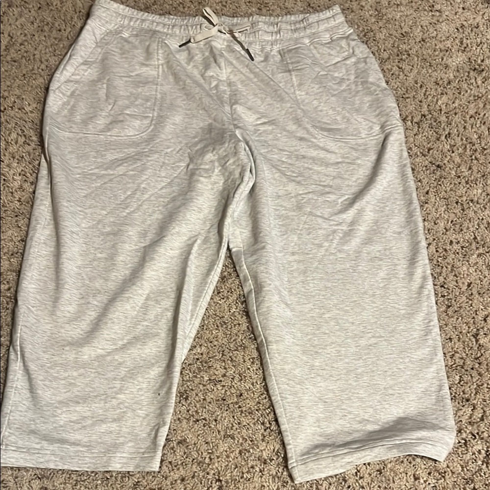 Women's Gray Capris